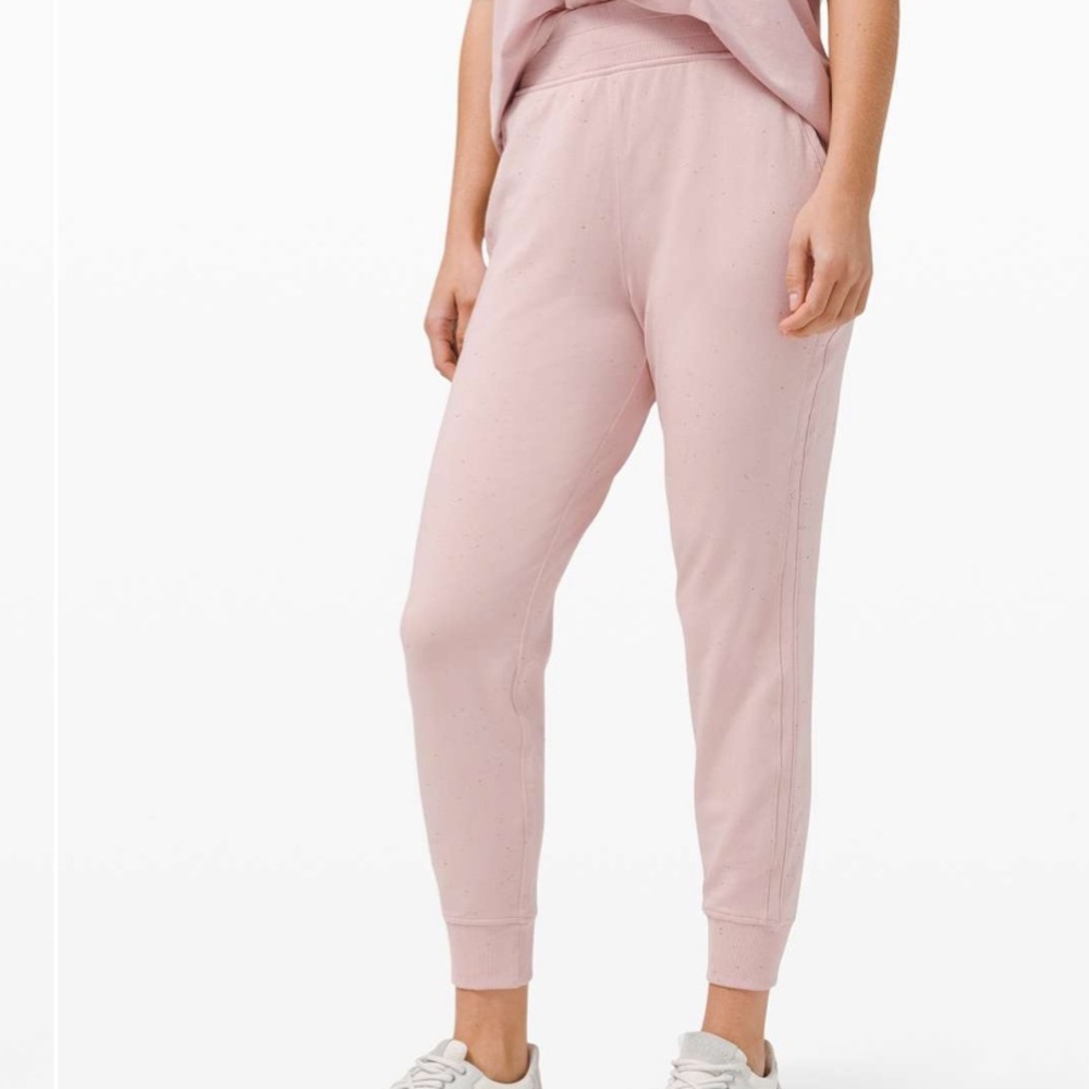 Lululemon LA Warm Down High-Rise Jogger
Mink Berry Size 6